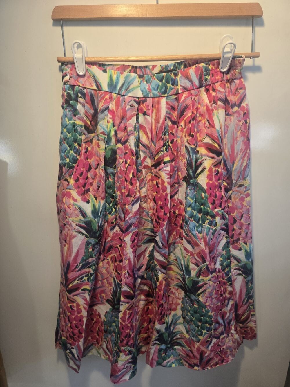 J Crew Floral skirt midi with Elastic Waist pineapple Sz 2 (could fit size 4, 6)
